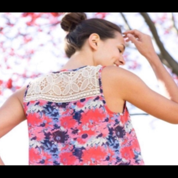 💋Bundle 4 items for $20. Add items💋 to a bundle - Picture 3 of 9